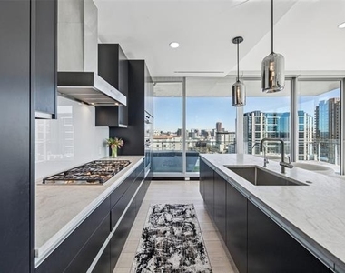 3130 N Harwood Street - Photo Thumbnail 11