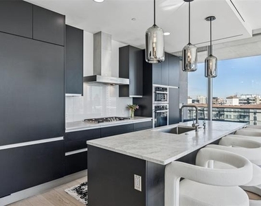 3130 N Harwood Street - Photo Thumbnail 7