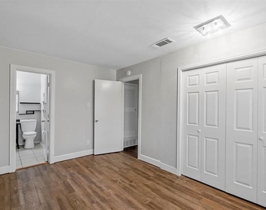 2504 S Fielder Road - Photo Thumbnail 14