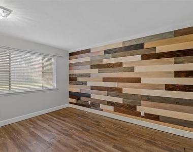 2504 S Fielder Road - Photo Thumbnail 12