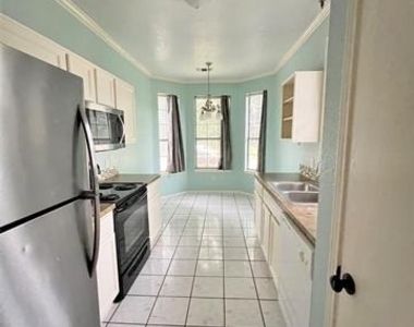 2809 Newport Avenue - Photo Thumbnail 3