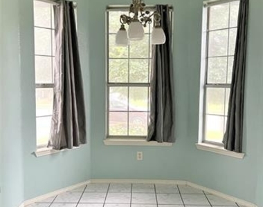 2809 Newport Avenue - Photo Thumbnail 5