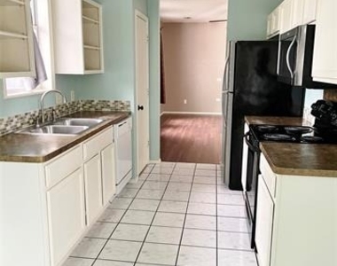 2809 Newport Avenue - Photo Thumbnail 4