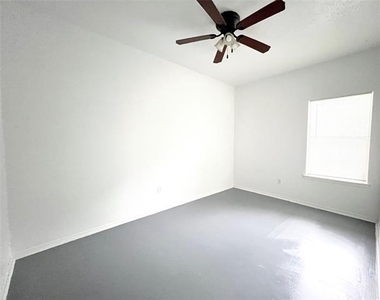 2809 Newport Avenue - Photo Thumbnail 6