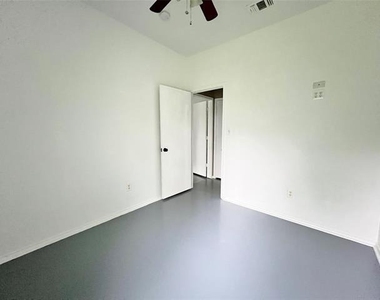 2809 Newport Avenue - Photo Thumbnail 9