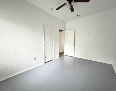2809 Newport Avenue - Photo Thumbnail 7