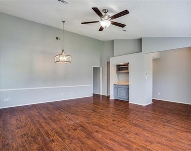 6801 Vero Drive - Photo Thumbnail 2