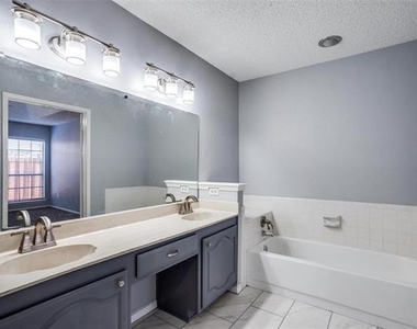 6801 Vero Drive - Photo Thumbnail 10