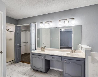 6801 Vero Drive - Photo Thumbnail 9