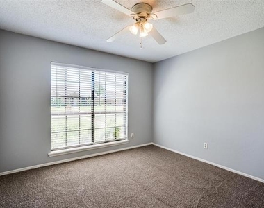6801 Vero Drive - Photo Thumbnail 12