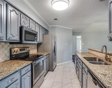 6801 Vero Drive - Photo Thumbnail 4