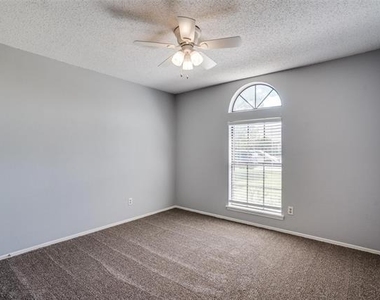 6801 Vero Drive - Photo Thumbnail 14