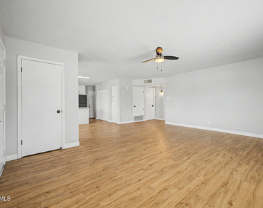 5938 W Ocotillo Road - Photo Thumbnail 4