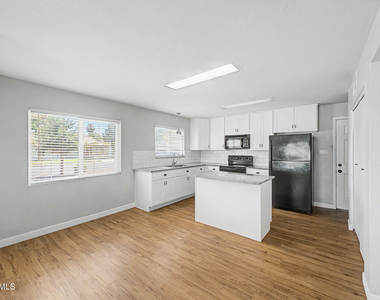 5938 W Ocotillo Road - Photo Thumbnail 6