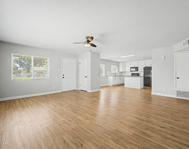 5938 W Ocotillo Road - Photo Thumbnail 5