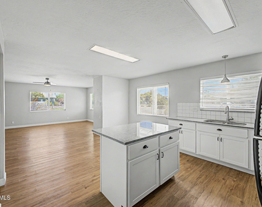 5938 W Ocotillo Road - Photo Thumbnail 7