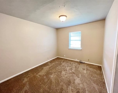 3909 Atlas Drive - Photo Thumbnail 6