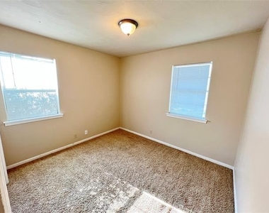 3909 Atlas Drive - Photo Thumbnail 4