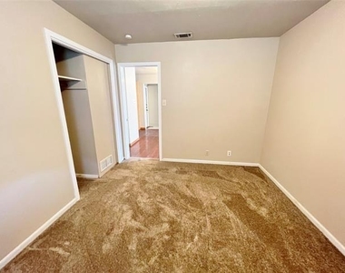 3909 Atlas Drive - Photo Thumbnail 7