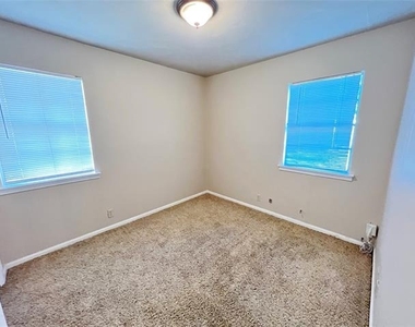 3909 Atlas Drive - Photo Thumbnail 9