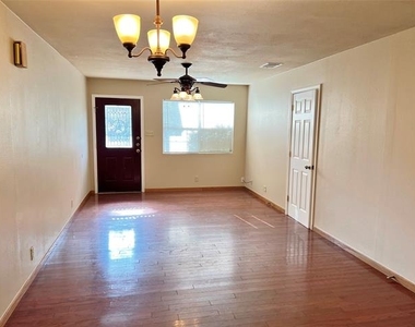 3909 Atlas Drive - Photo Thumbnail 3