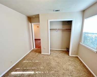 3909 Atlas Drive - Photo Thumbnail 5