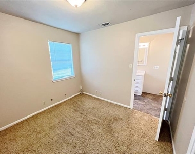 3909 Atlas Drive - Photo Thumbnail 10
