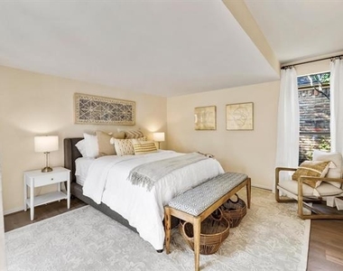 4338 Travis Street - Photo Thumbnail 11