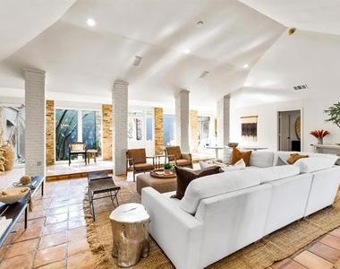 4338 Travis Street - Photo Thumbnail 3