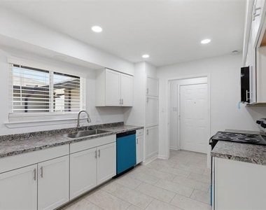 4351 Altamesa Boulevard - Photo Thumbnail 13