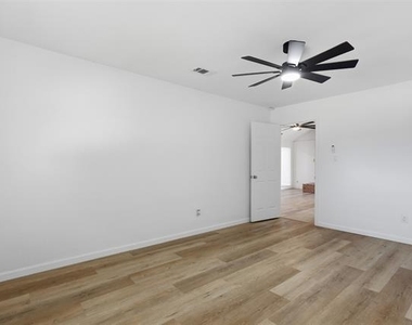 4351 Altamesa Boulevard - Photo Thumbnail 21
