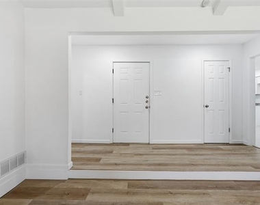4351 Altamesa Boulevard - Photo Thumbnail 6
