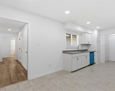 4351 Altamesa Boulevard - Photo Thumbnail 11