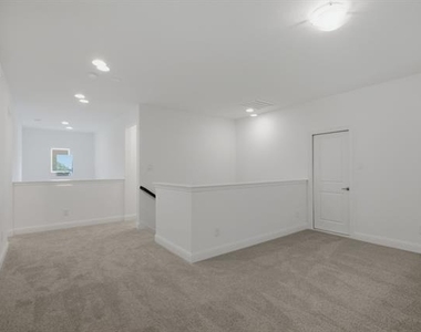 2911 Hanscom Street - Photo Thumbnail 35