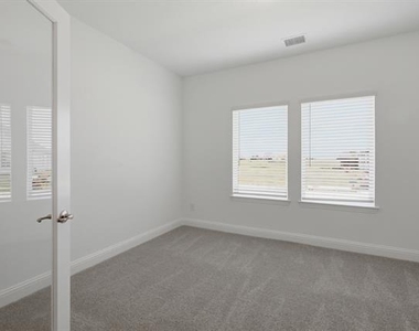 2911 Hanscom Street - Photo Thumbnail 6