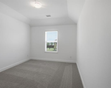 2911 Hanscom Street - Photo Thumbnail 8