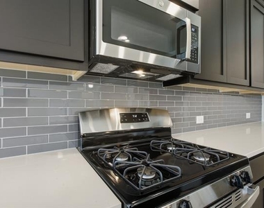 2911 Hanscom Street - Photo Thumbnail 24