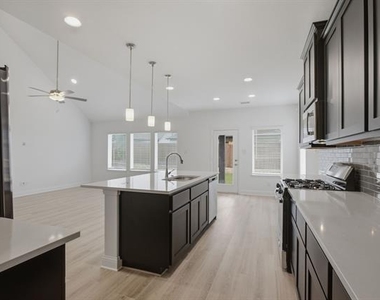 2911 Hanscom Street - Photo Thumbnail 3