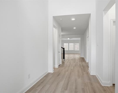 2911 Hanscom Street - Photo Thumbnail 1