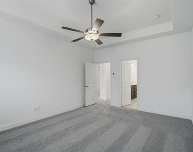 2911 Hanscom Street - Photo Thumbnail 4