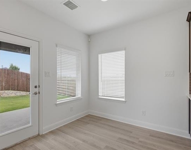 2911 Hanscom Street - Photo Thumbnail 25