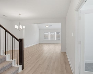 2911 Hanscom Street - Photo Thumbnail 17
