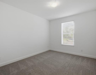 2911 Hanscom Street - Photo Thumbnail 32