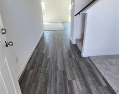 10320 Holycross Lane - Photo Thumbnail 18