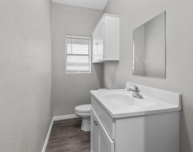 814 N Walnut Street - Photo Thumbnail 9