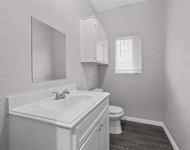 814 N Walnut Street - Photo Thumbnail 10