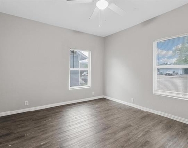 814 N Walnut Street - Photo Thumbnail 6