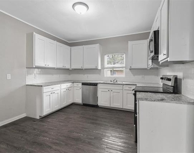 814 N Walnut Street - Photo Thumbnail 3