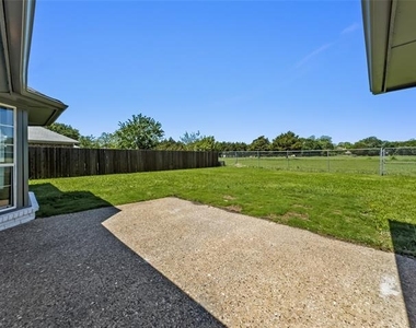 116 Princeton Circle - Photo Thumbnail 23