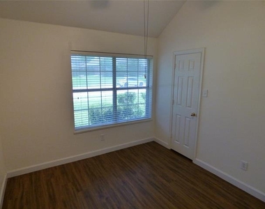 3904 Valez Drive - Photo Thumbnail 25